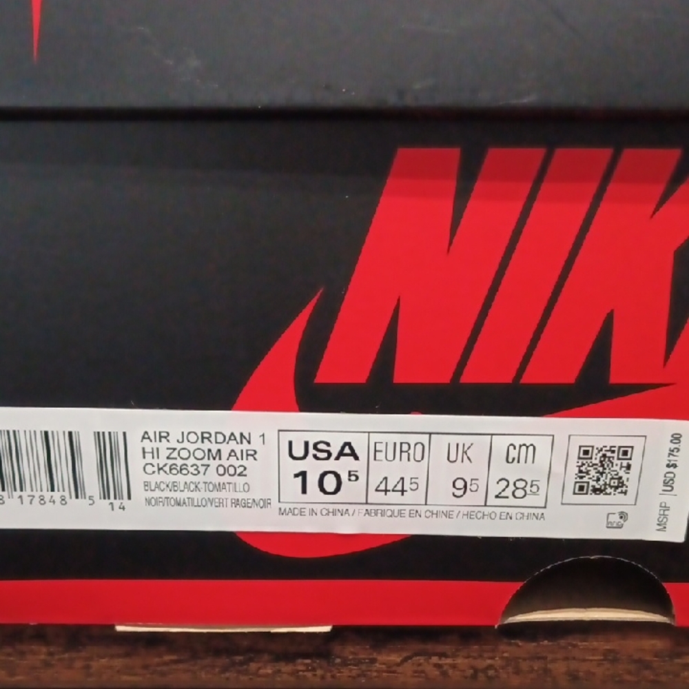 Nike Black and Green High-Top Sneakers - Picture 6 of 6